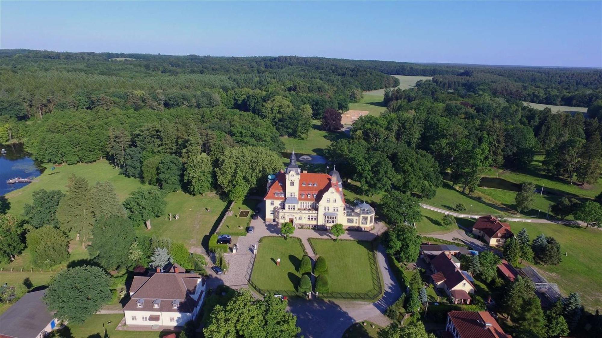 Bernsteinschloss Wendorf  ภายนอก รูปภาพ